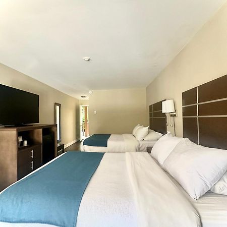 Big Tub Resort & Marina Tobermory Bagian luar foto