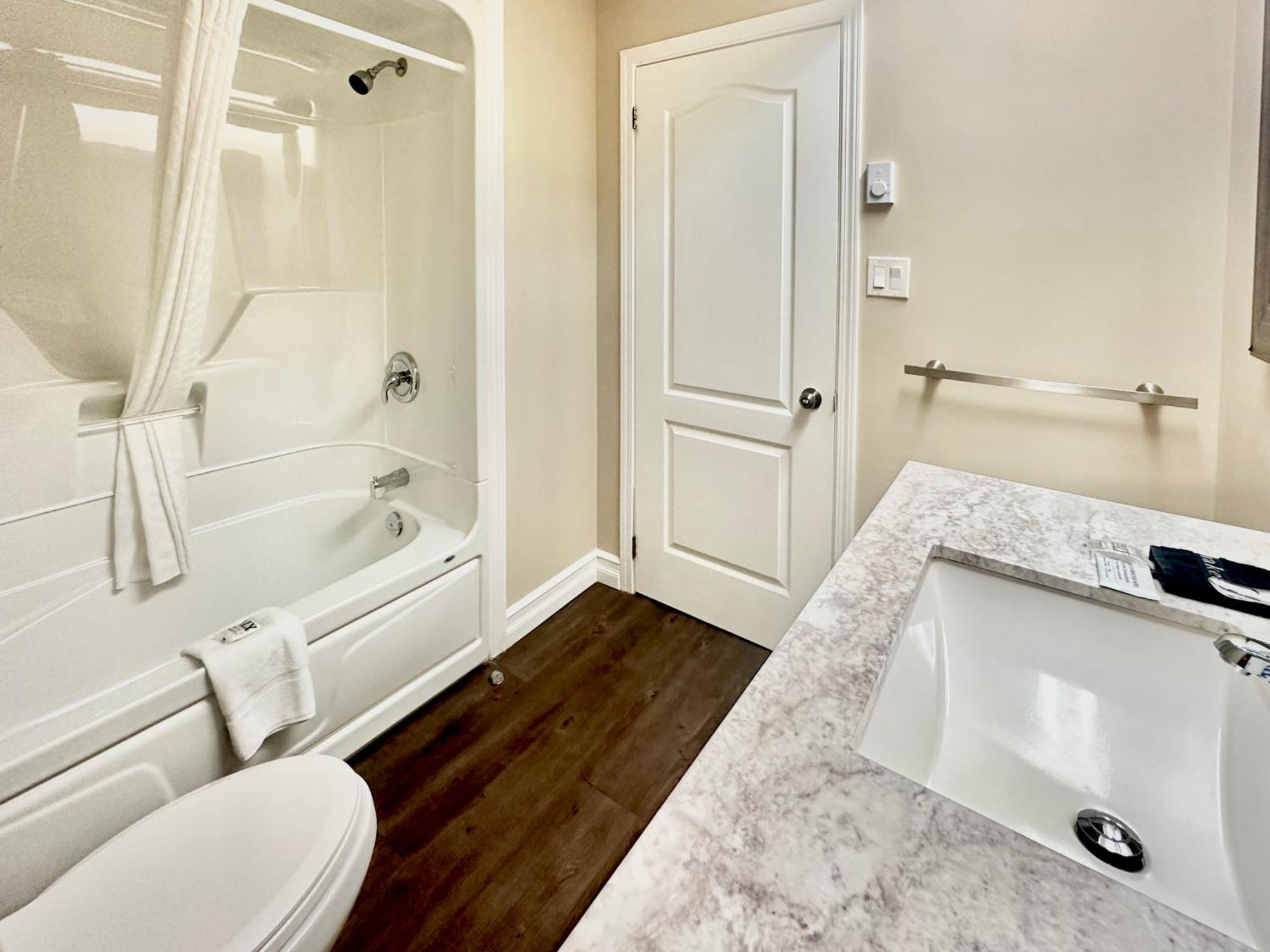 Big Tub Resort & Marina Tobermory Bagian luar foto