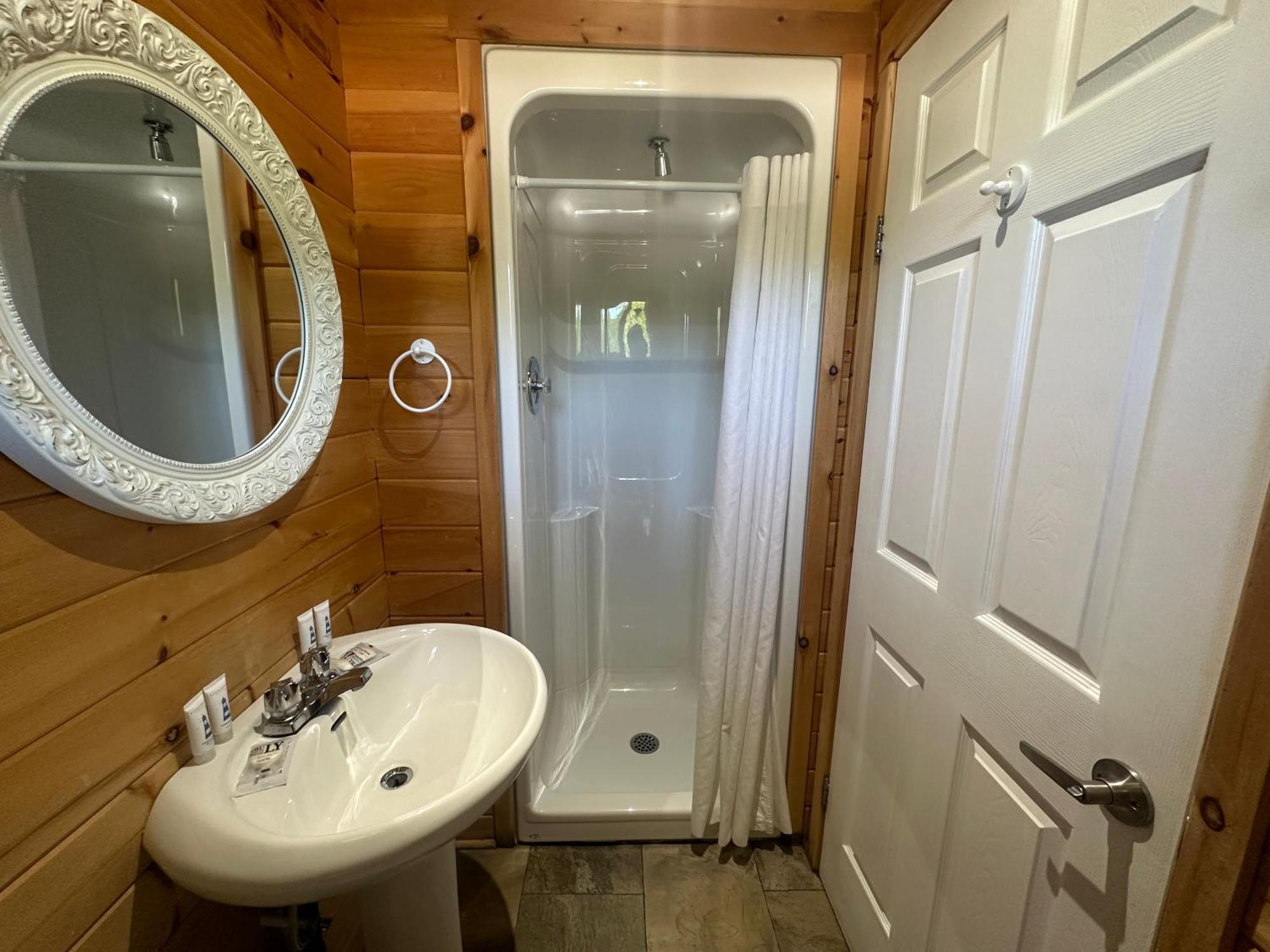 Big Tub Resort & Marina Tobermory Bagian luar foto